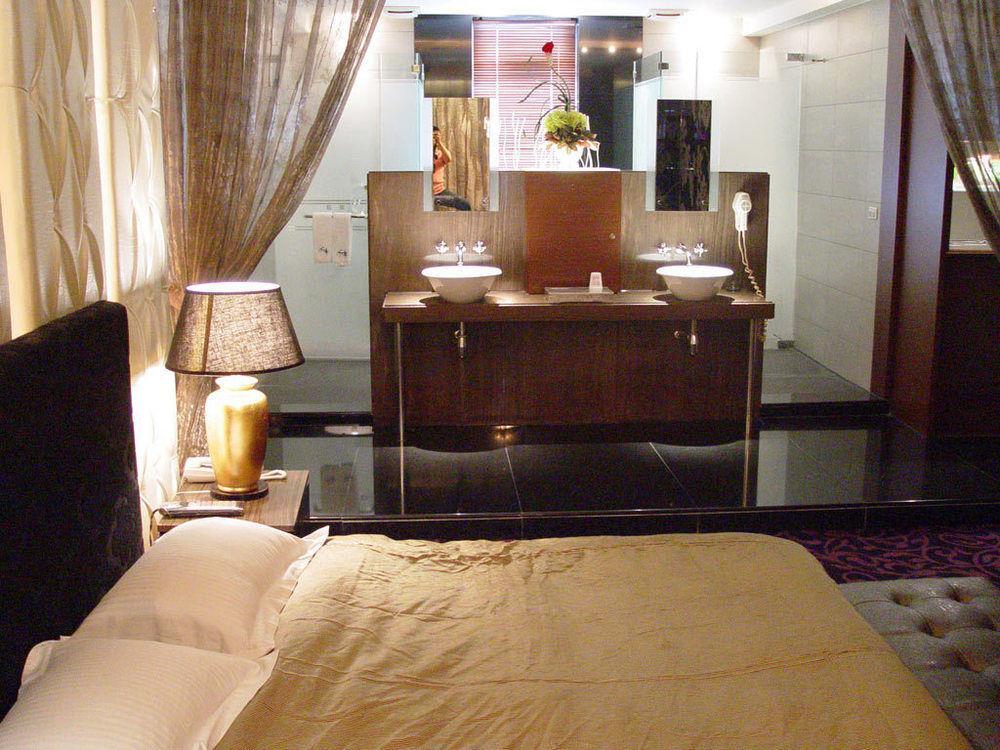 Liti Motel Taichung Exteriör bild